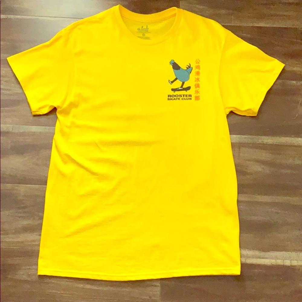 Men’s yellow T